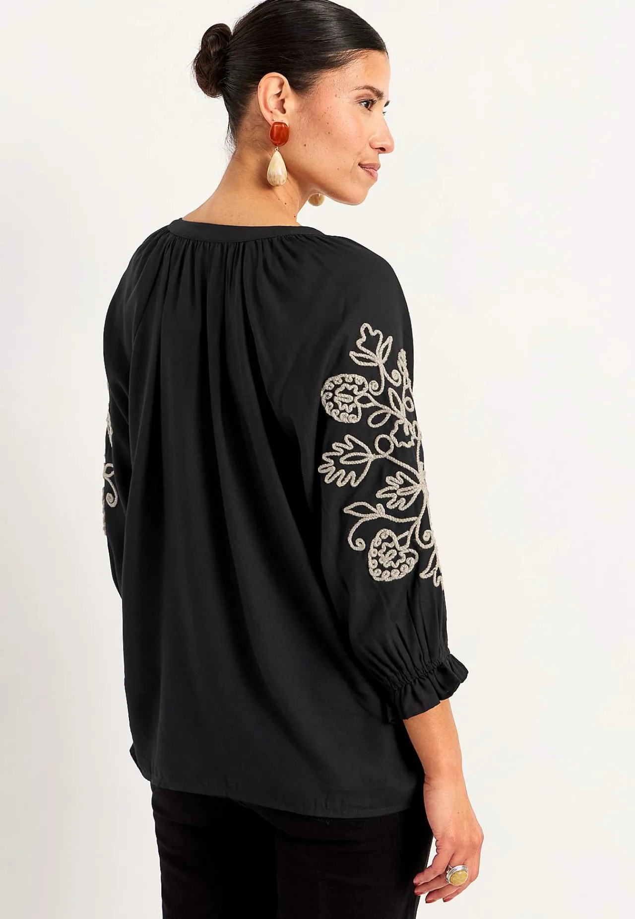 Bluser|Bluser Med Pufærmer-Cellbes of Sweden Bluse med broderi Sort / Beige