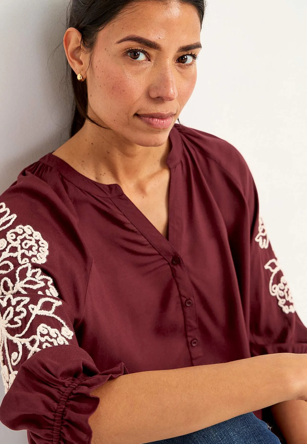 Bluser|Bluser Med Pufærmer- Bluse med broderi Vinrød/Lys beige