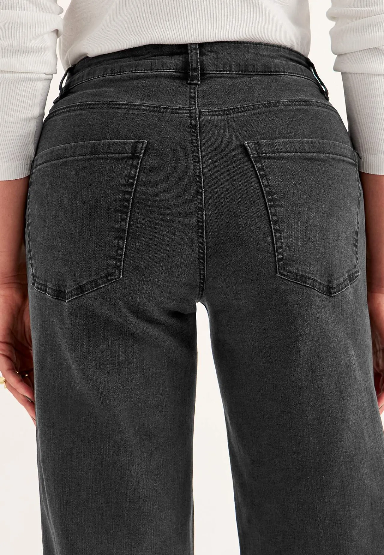 Høj Talje|Straight Fit- Brede, lange jeans med høj talje Renata | Cellbes