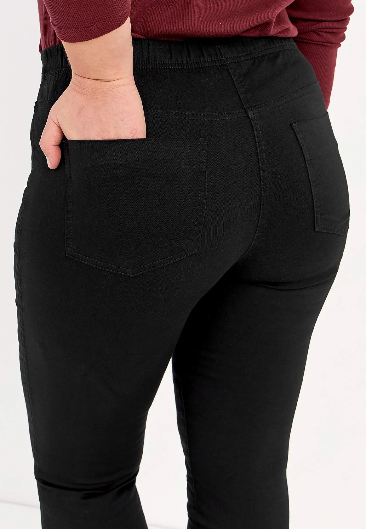 Flere Længder|Straight Fit- Jegging med smalt ben Sort