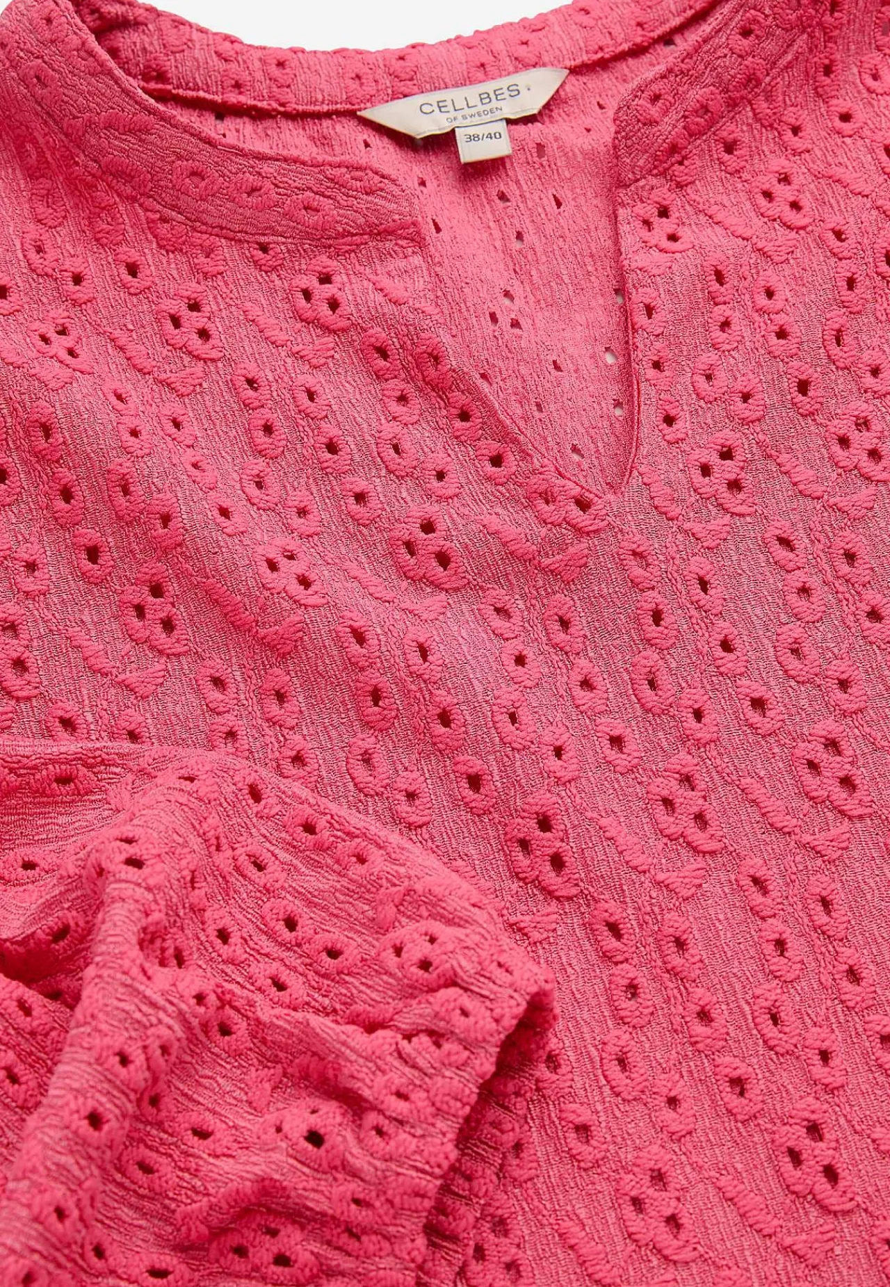 Toppe|Bluser-Cellbes of Sweden Jerseytop med broderet hulmønster Cerise