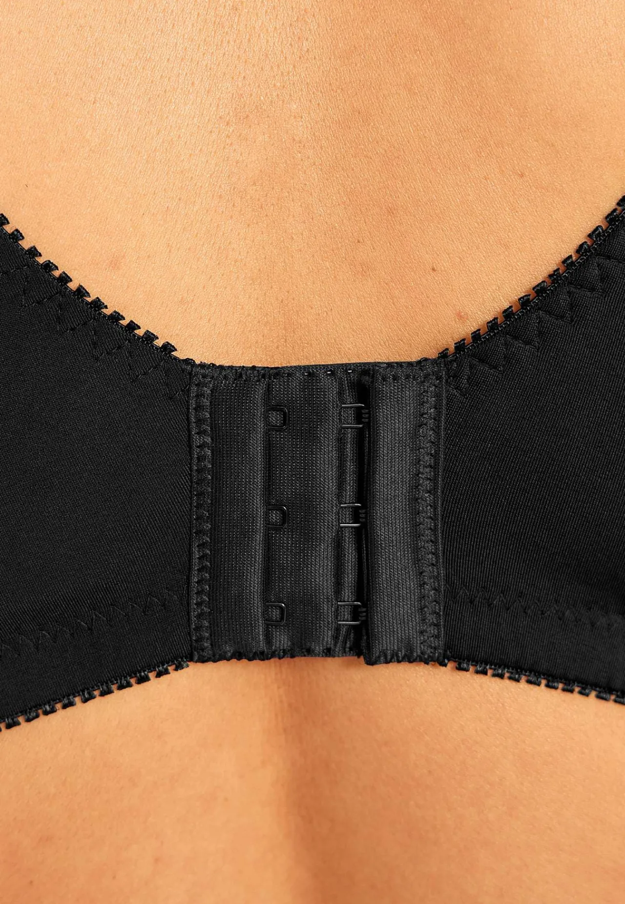 Undertøj|Bh- Soft BH med broderi Lily Sort