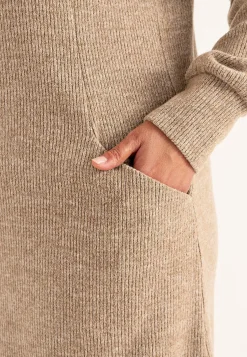 Strikkjoler|Kjoler-Cellbes of Sweden Superblød kjole med lommer Beata Camel beige melange