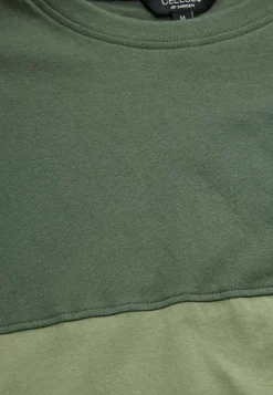 T-Shirts-Cellbes of Sweden T-shirt med en bred stribe Mørkegrøn