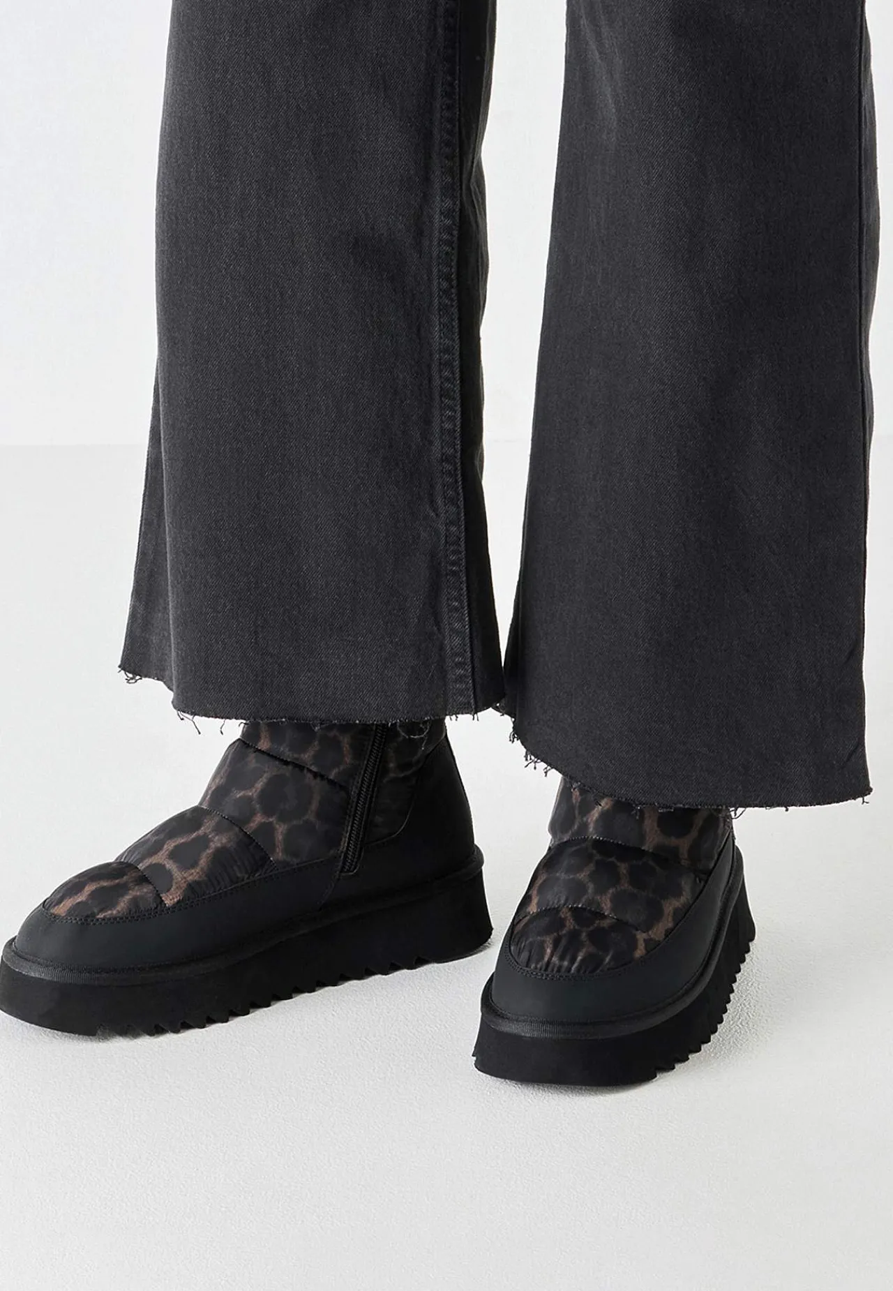 Boots|Vintersko- Varmt foret vinterstøvle med leopardprint Sort / Leopard