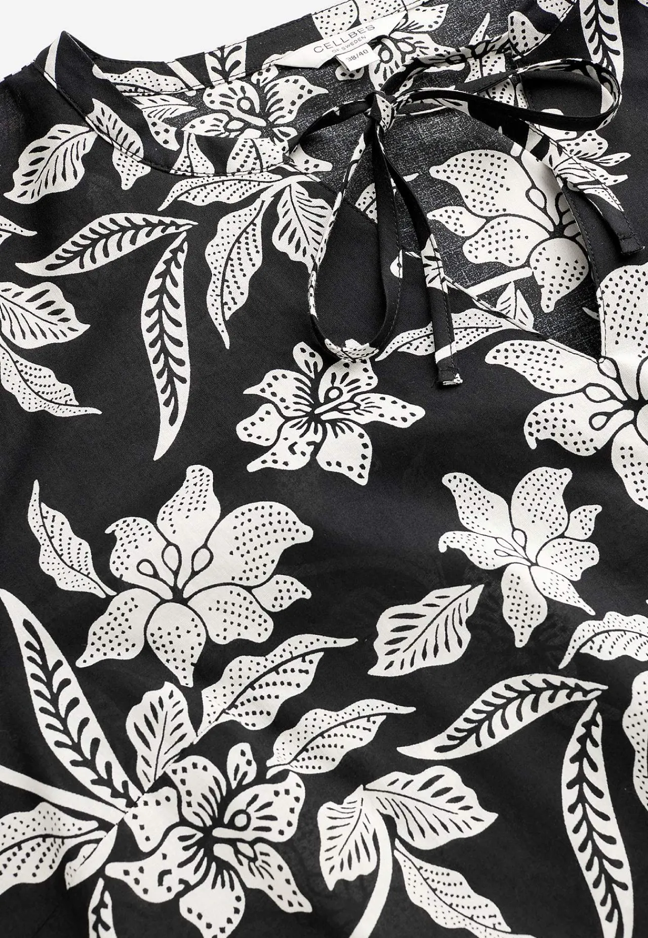 Mønstrede|Bluser-Cellbes of Sweden Vævet, mønstret bluse Sort / Blomstret